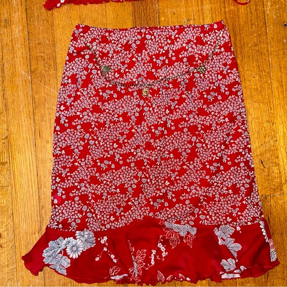Red and white  floral top and skirt set. Youth XL (16)
Fits a small. - Picture 2 of 7
